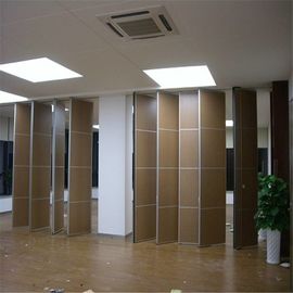 Katlanabilir Salıncak Kapı Sürgülü Ahşap Paneller Ofis Toplantı Odası Için Katlanır Duvar Paneli Bölümleri