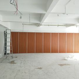Otel Zemini Tavan Sistemine Sürgülü Ses Geçirmez Duvar Bölmeleri Panel Kalınlığı 65mm