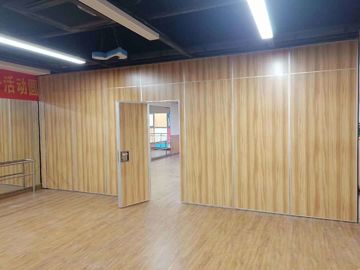 Çok Renkli Akustik Oda Bölücü Sürgülü Katlanır Akustik Bölmeler Duvar Ziyafet Salonu İçin