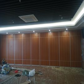 Otel Hareketli Duvar Ahşap Asılı Katlanır Ziyafet Salonu Akustik Bölme Duvarları Tayland